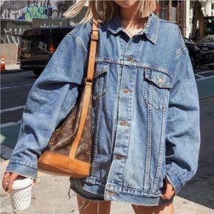 LEVIS Oversized Trucker Jean Jacket